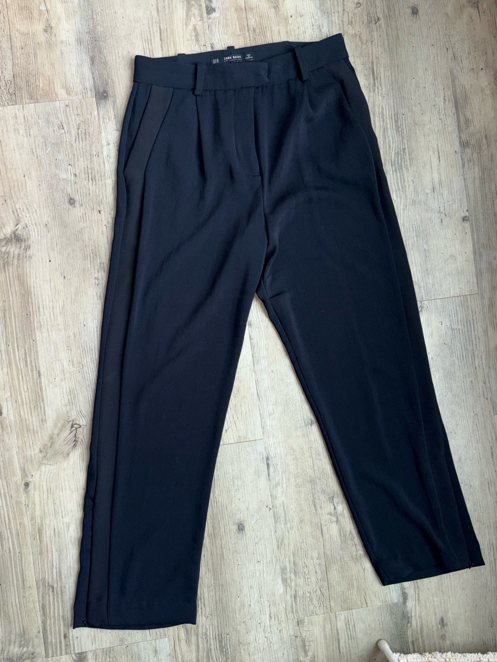 Zara women’s Black Pleated Dress Pants